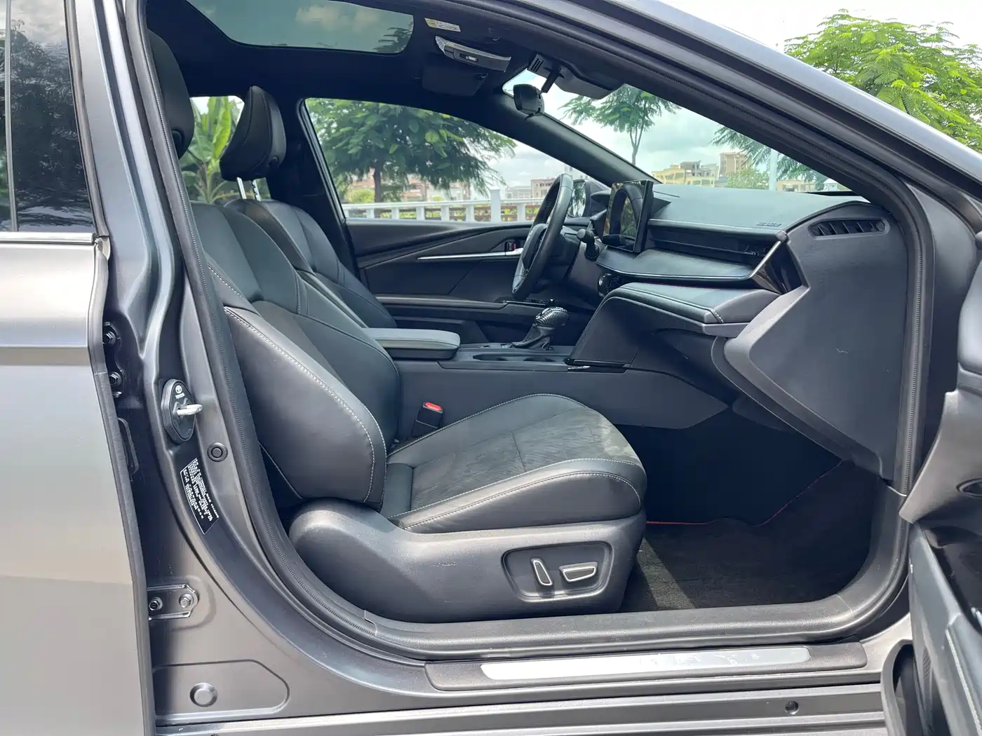 Toyota Camry 2025 Hybrid 2.0HXS Glory Edition фото 10