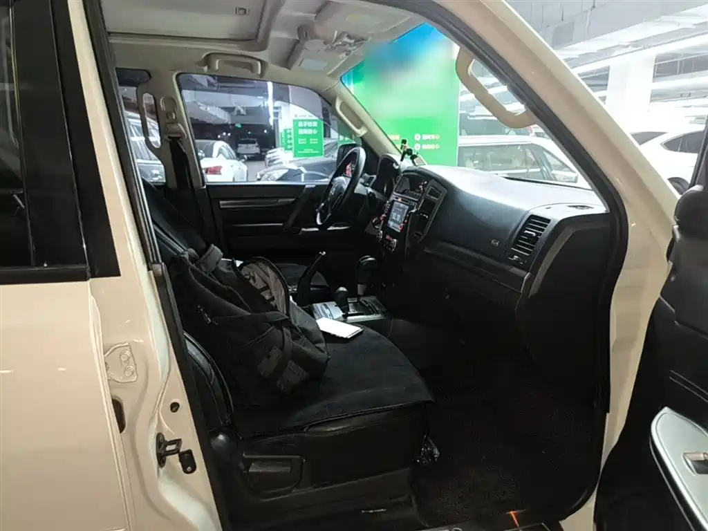 Mitsubishi Pajero (Import) 2016 3.0L Automatic Standard (China IV) фото 25
