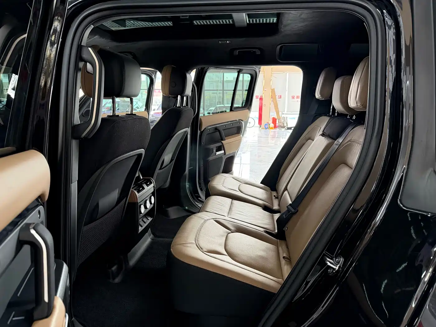 Land Rover Defender 2025 110 3.0T P400 -Dynamic HSE фото 16