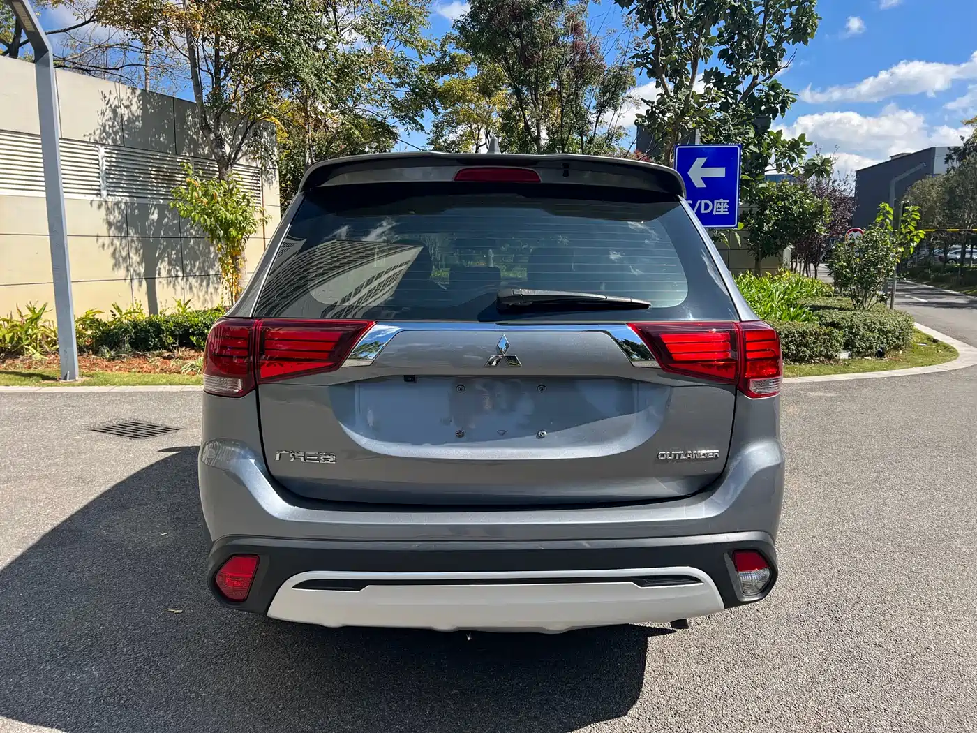 MITSUBISHI OUTLANDER