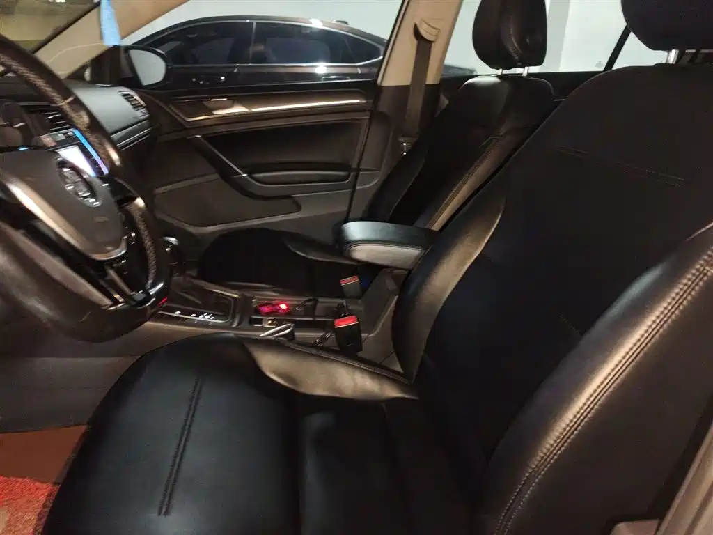 Volkswagen Golf 2016 230TSI Automatic Comfort фото 8