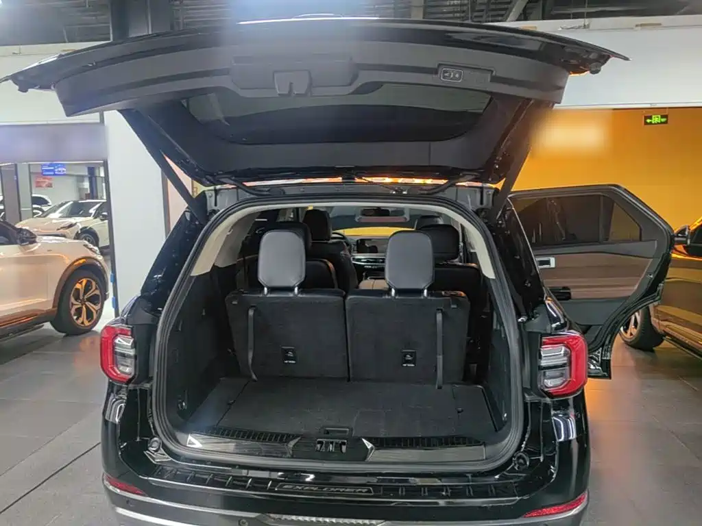 Фото 19 - Ford Explorer