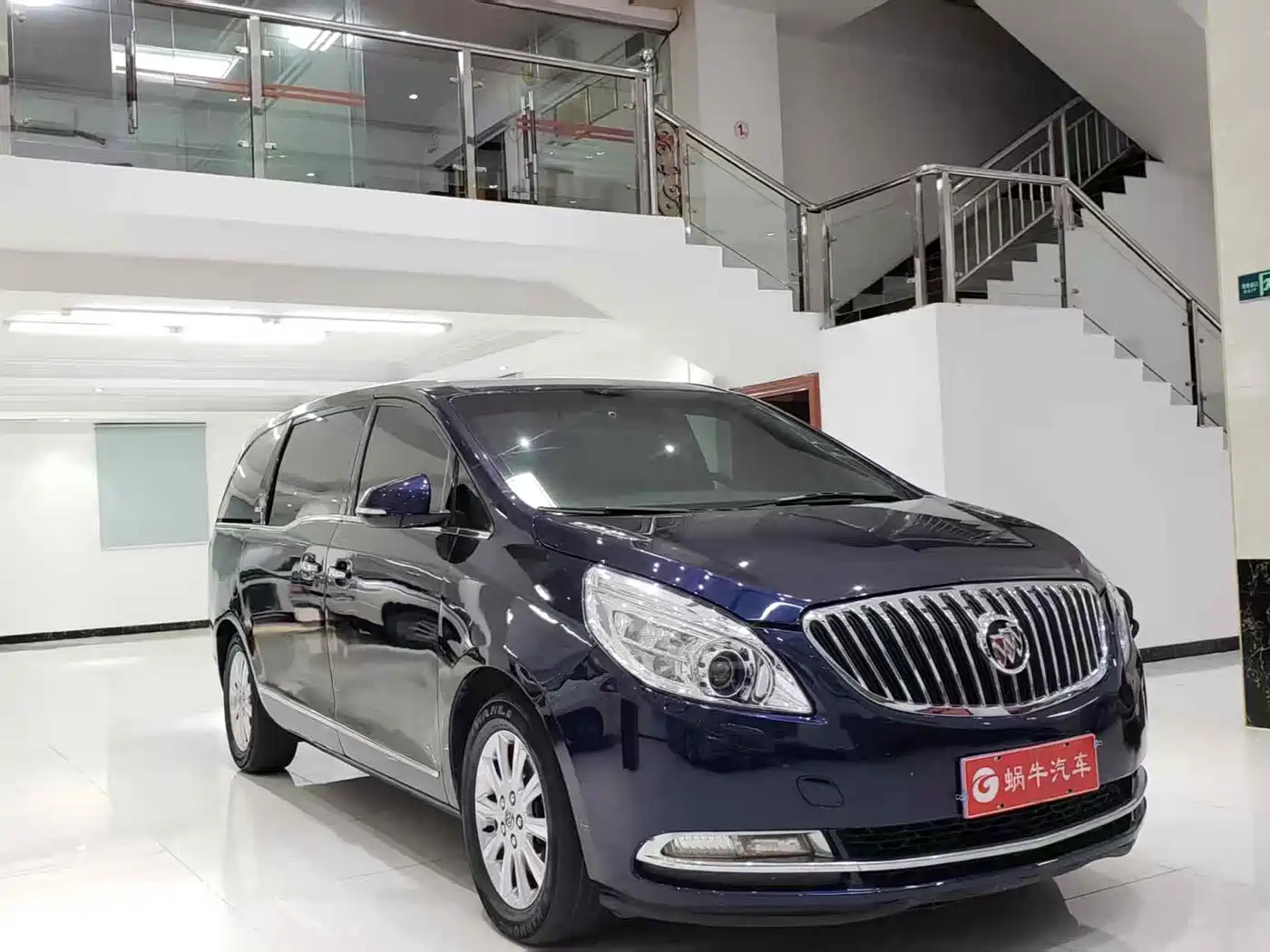 Buick GL8 2011 3.0L GT Luxury Business Elegance Edition фото 3
