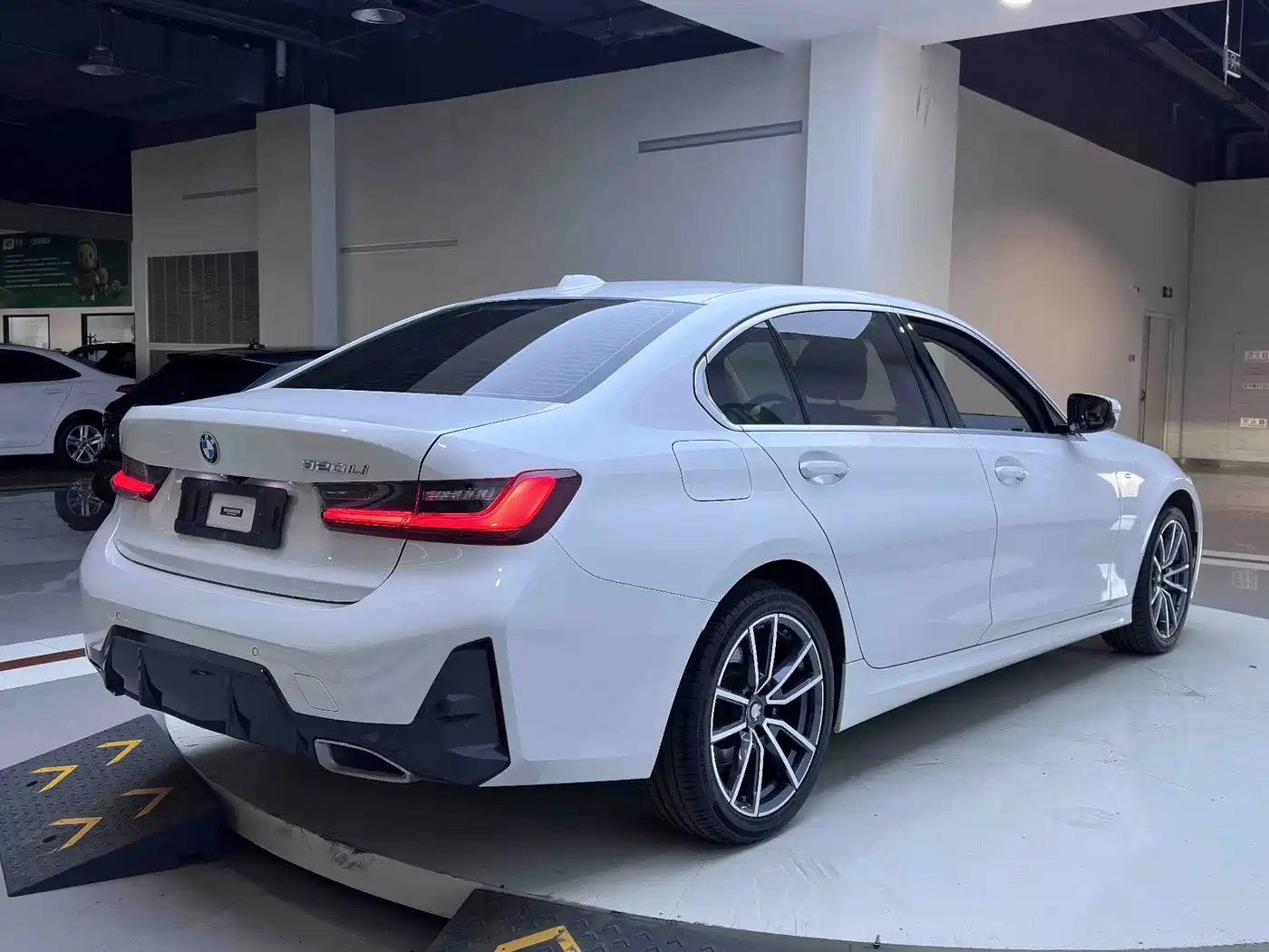 BMW 3 Series 2023 320Li M Sport Package фото 22