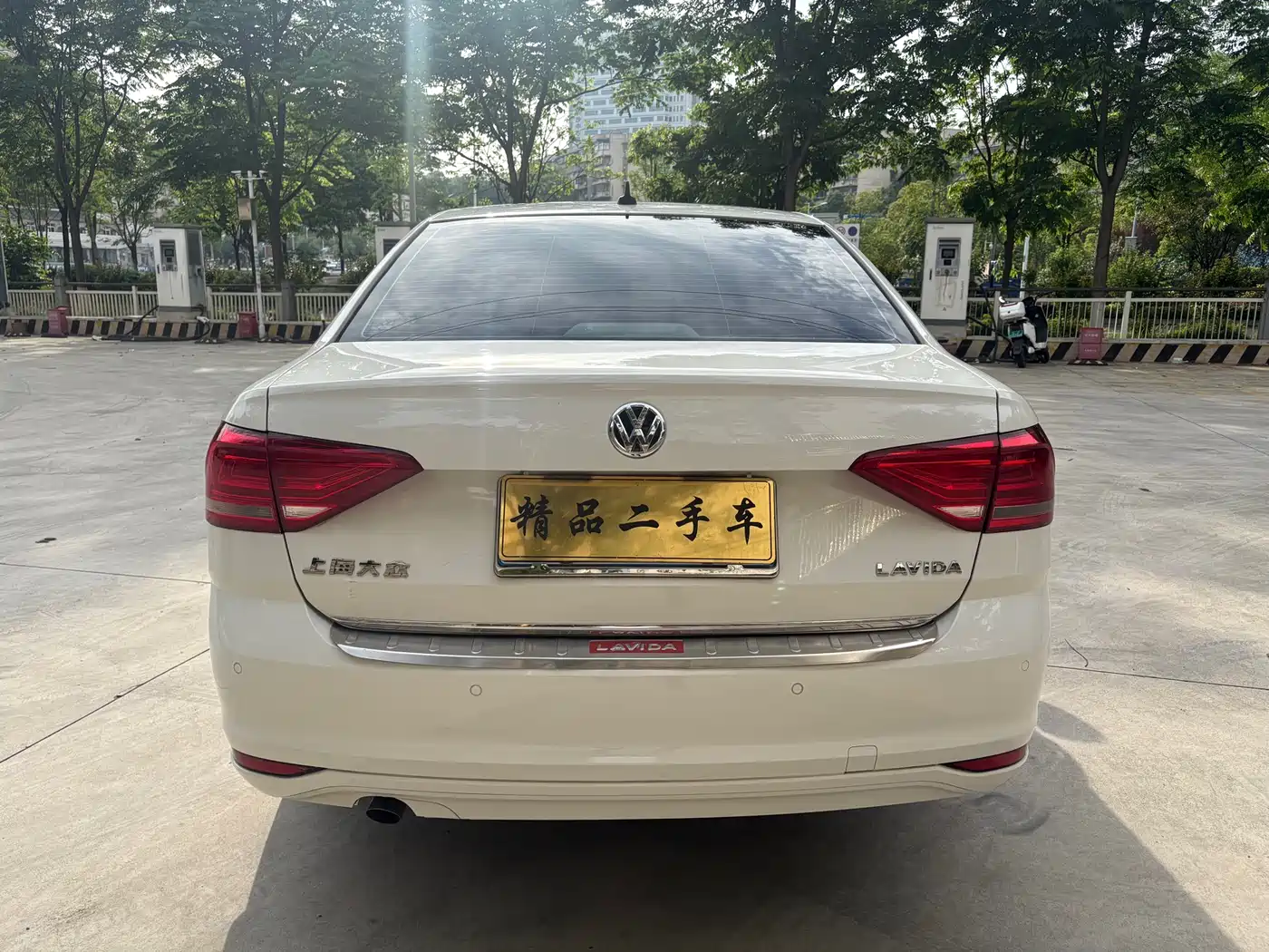 Volkswagen Lavida 2015 1.6L Automatic Luxury Edition фото 6