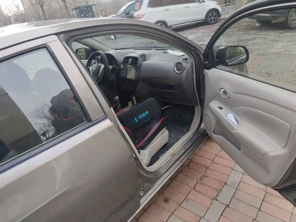Nissan Sunny 2017 2016 1.5XE Manual Leading Edition