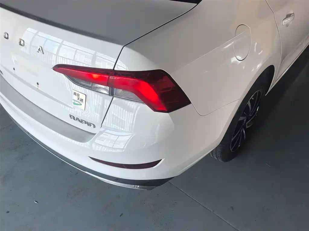 Škoda Rapid 2020 1.5L Automatic Comfort Edition фото 24