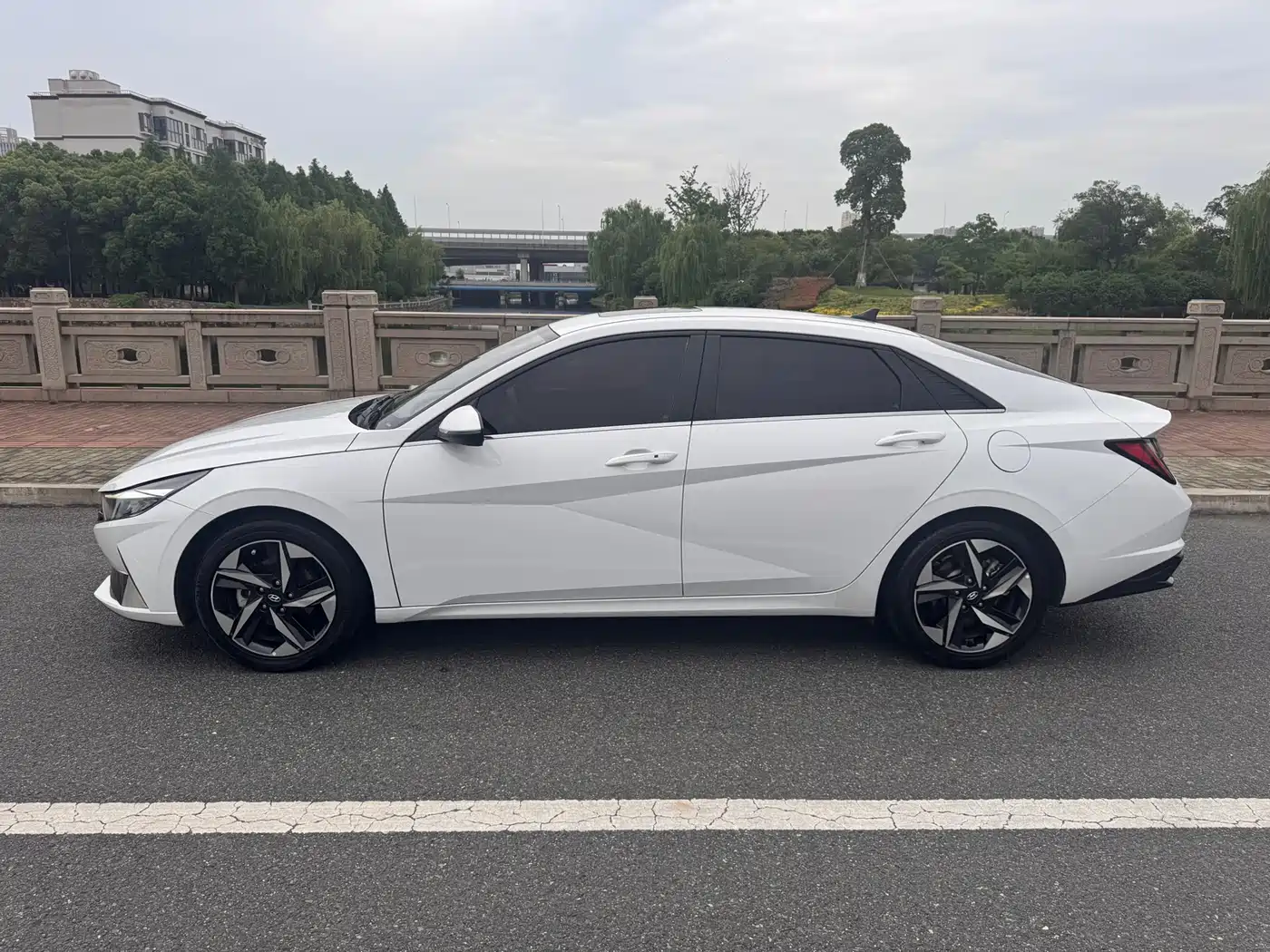 Hyundai Elantra 2021 1.5L CVT GLX Elite Edition фото 3