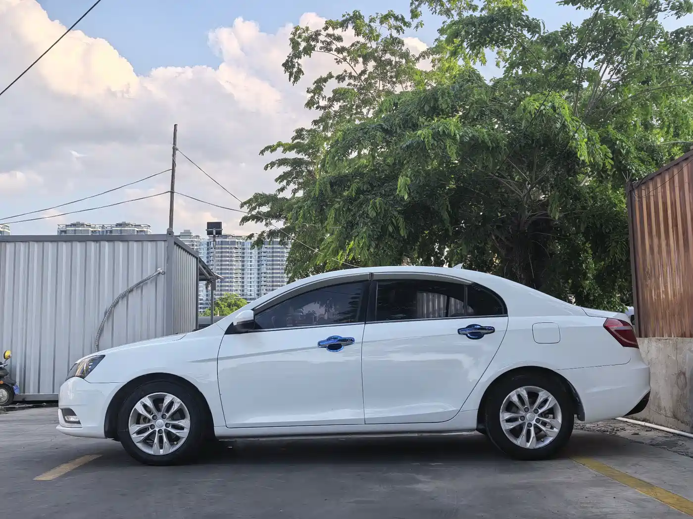 Geely Emgrand 2015 2015 Sedan 1.5L CVT Upward Edition