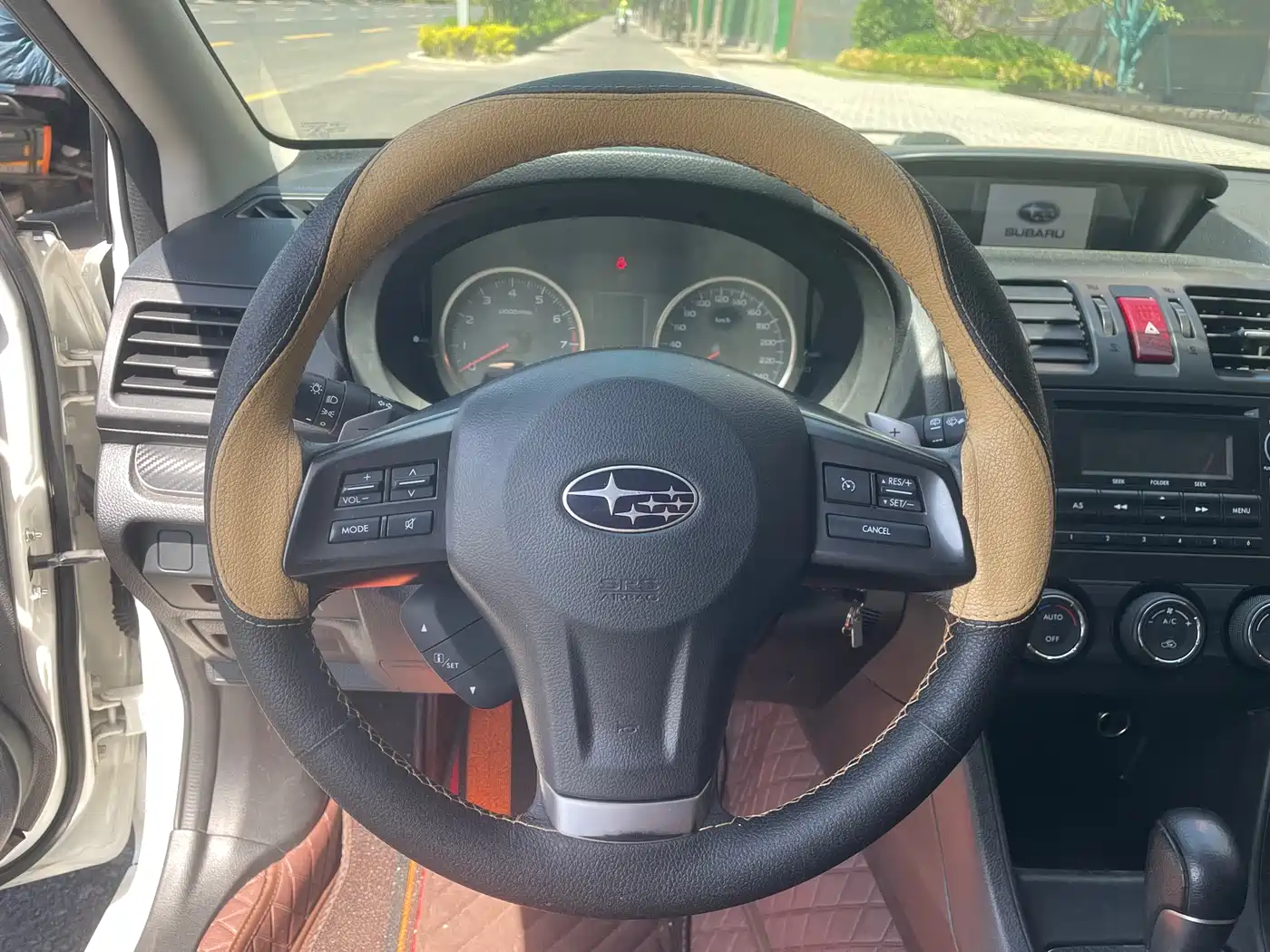 Subaru XV 2012 2.0i Luxury Edition фото 9