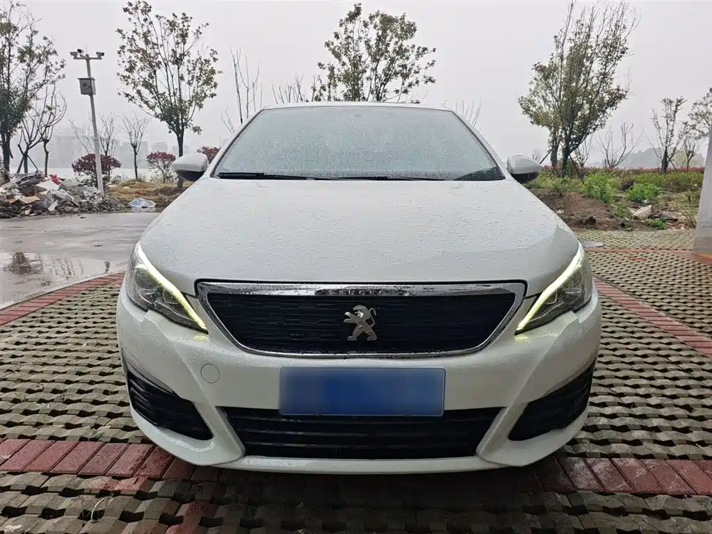 Peugeot 308 2016 1.6L Automatic Fashion фото 3
