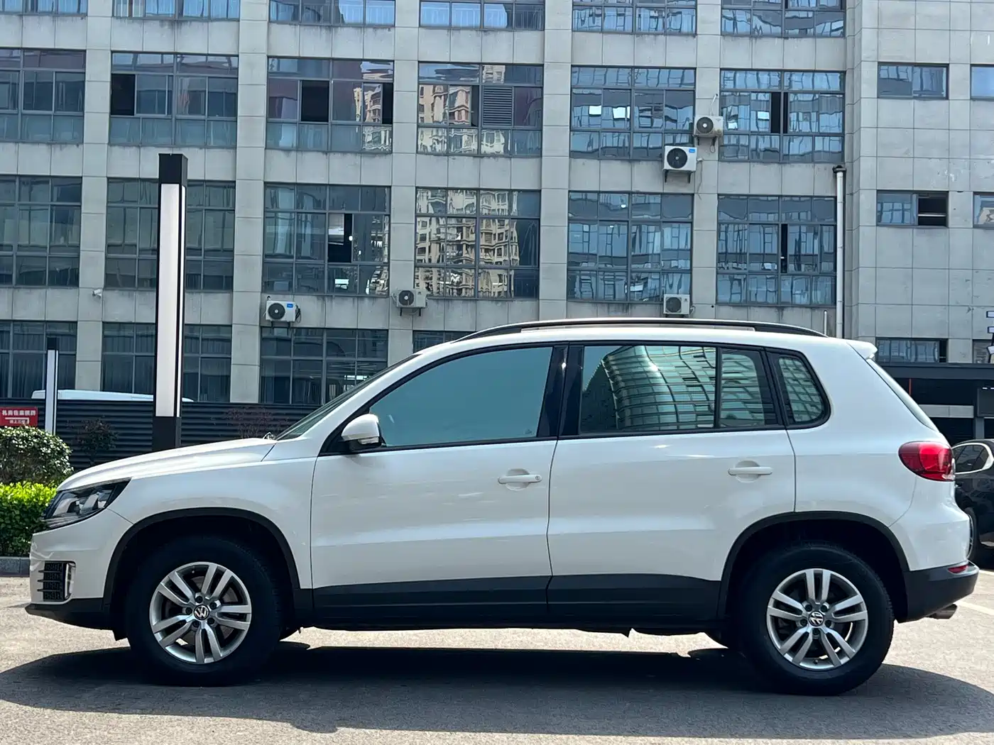 Volkswagen Tiguan 2015 1.8TSI Automatic 2WD Trendline фото 3
