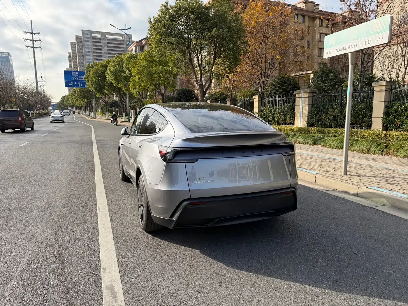 TESLA MODEL Y