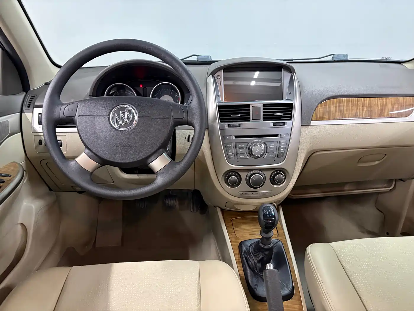 Buick Excelle 2015 1.5L Manual Classic фото 11