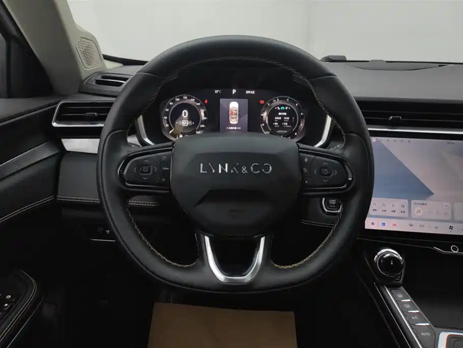 Lynk & Co 01 2024 2.0TD 2WD Global Edition фото 15