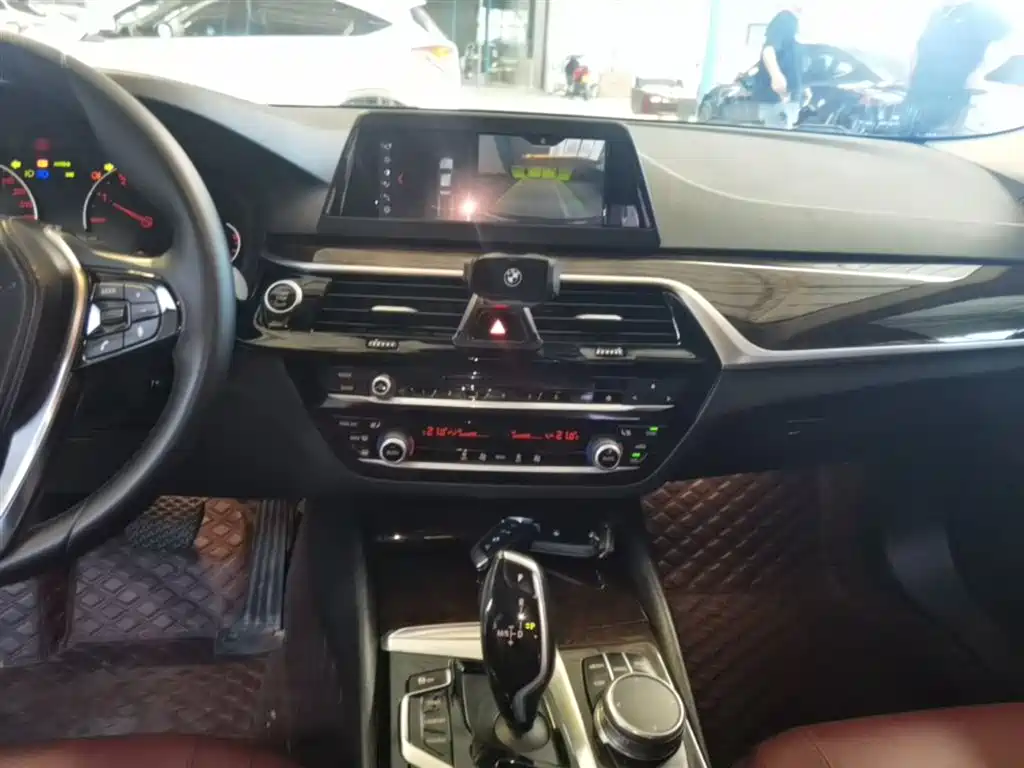 BMW 5 Series 2018 528Li Launch Special Edition фото 13