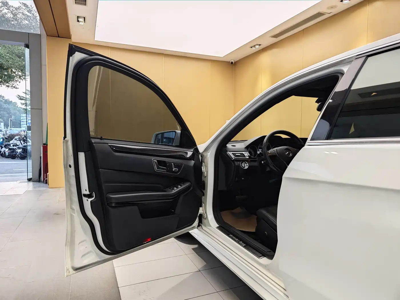 Mercedes-Benz E-Class 2015 Facelift E 200 L Sport фото 7