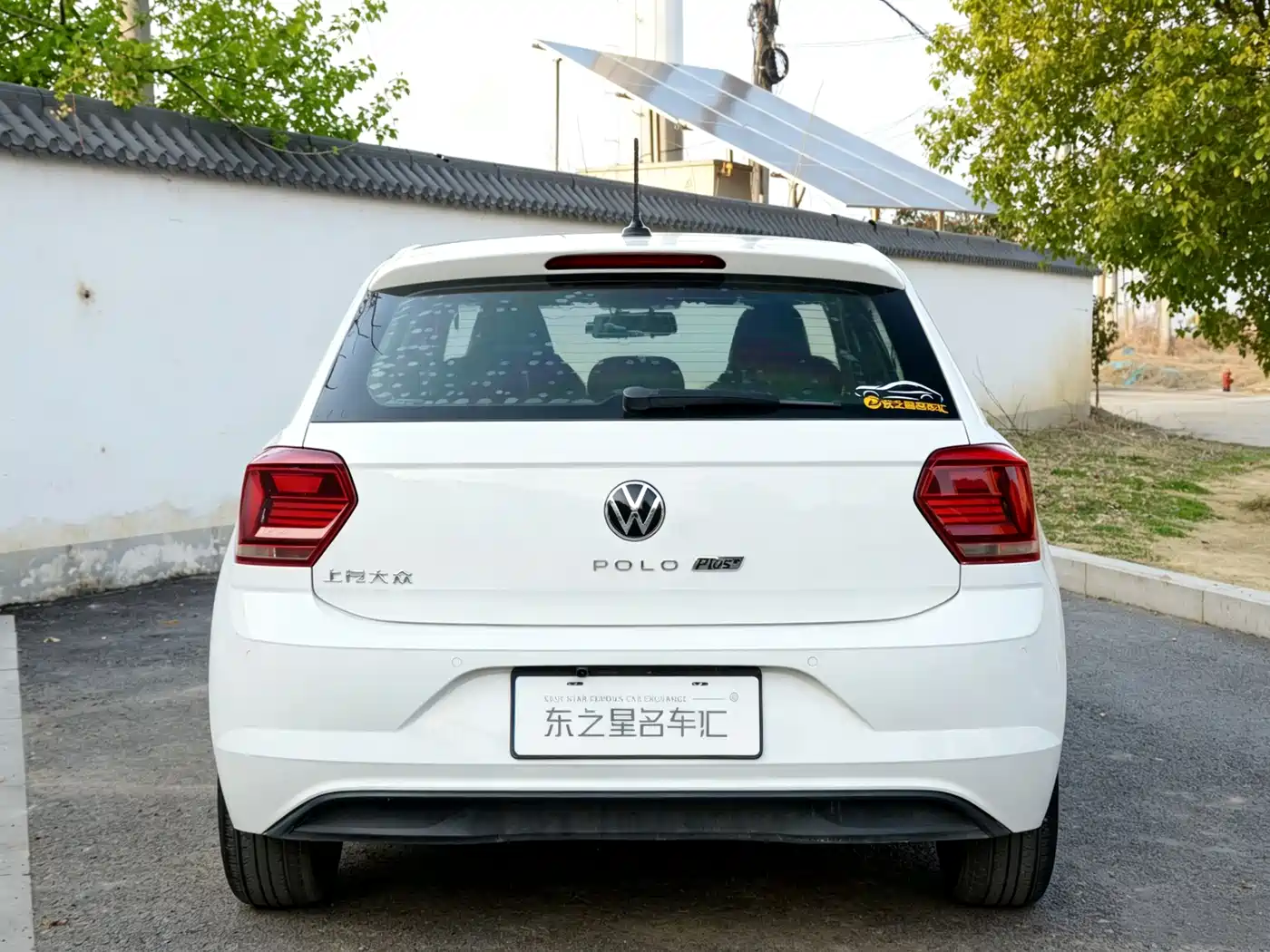 VOLKSWAGEN POLO