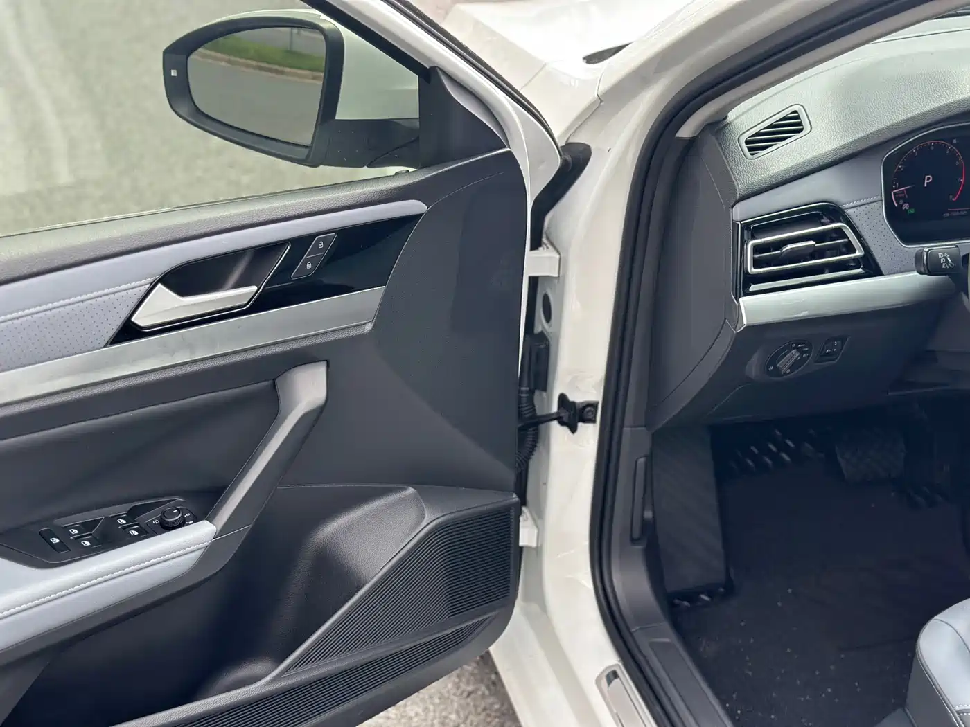 Volkswagen Lavida 2024 Model 1.5L Automatic Starlight 5 Million Edition фото 15