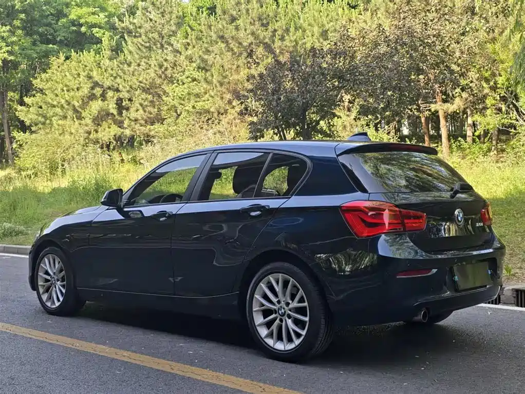 BMW 1 Series (Import) 2015 120i Leading фото 4