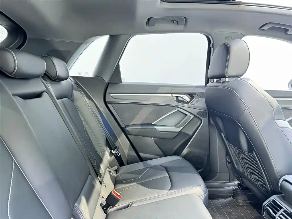 Audi Q3 2024 35 TFSI Fashion Sport фото 8