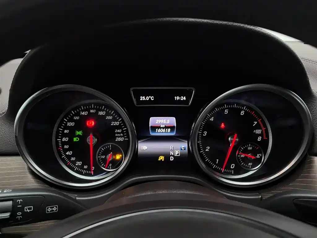 Mercedes-Benz GLE 2018 GLE 320 4MATIC Dynamic Ultimate Edition фото 23