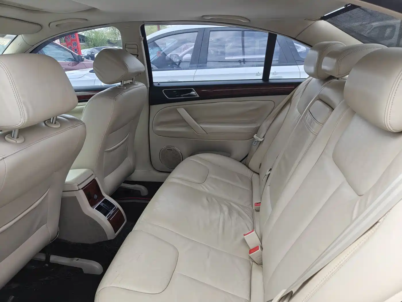 Volkswagen Passat Lingyu 2011 1.8T Automatic Luxury фото 6