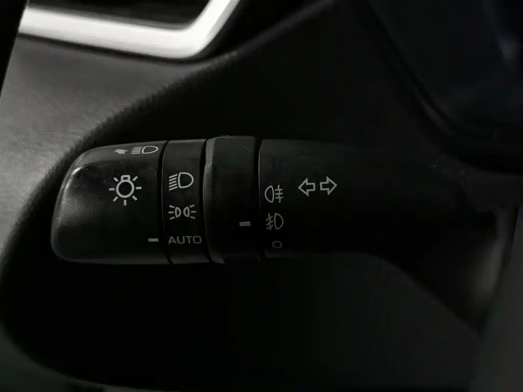 Toyota Corolla 2023 1.8L Smart Hybrid Dual Engine Pioneer Edition фото 21