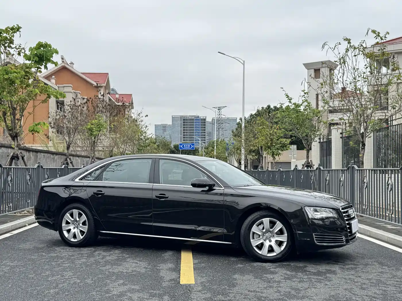 Audi A8 2013 A8L 30 FSI Comfort фото 3