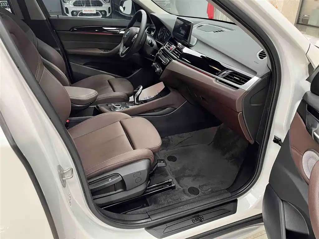 BMW X1 2022 sDrive20Li Fashion фото 13