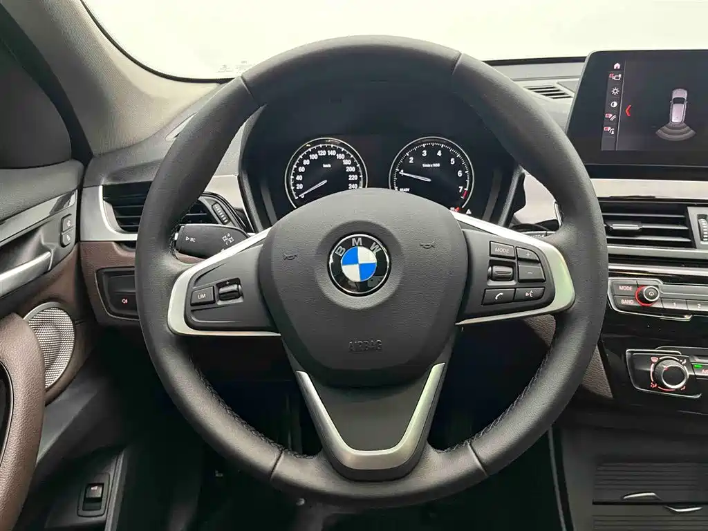 BMW X1 2022 sDrive20Li Fashion фото 4