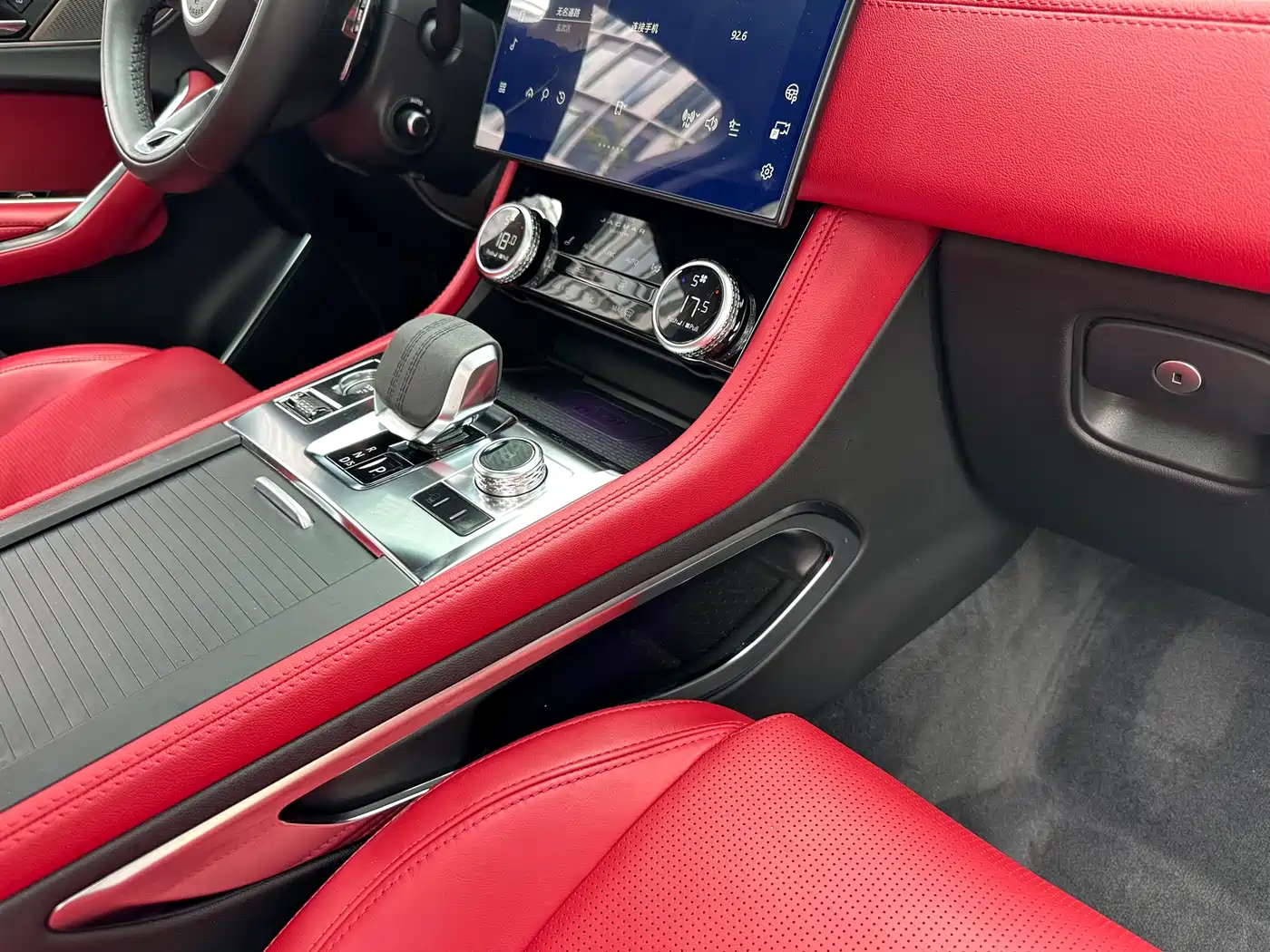 Jaguar F-PACE 2024 P250 R-Dynamic HSE фото 44
