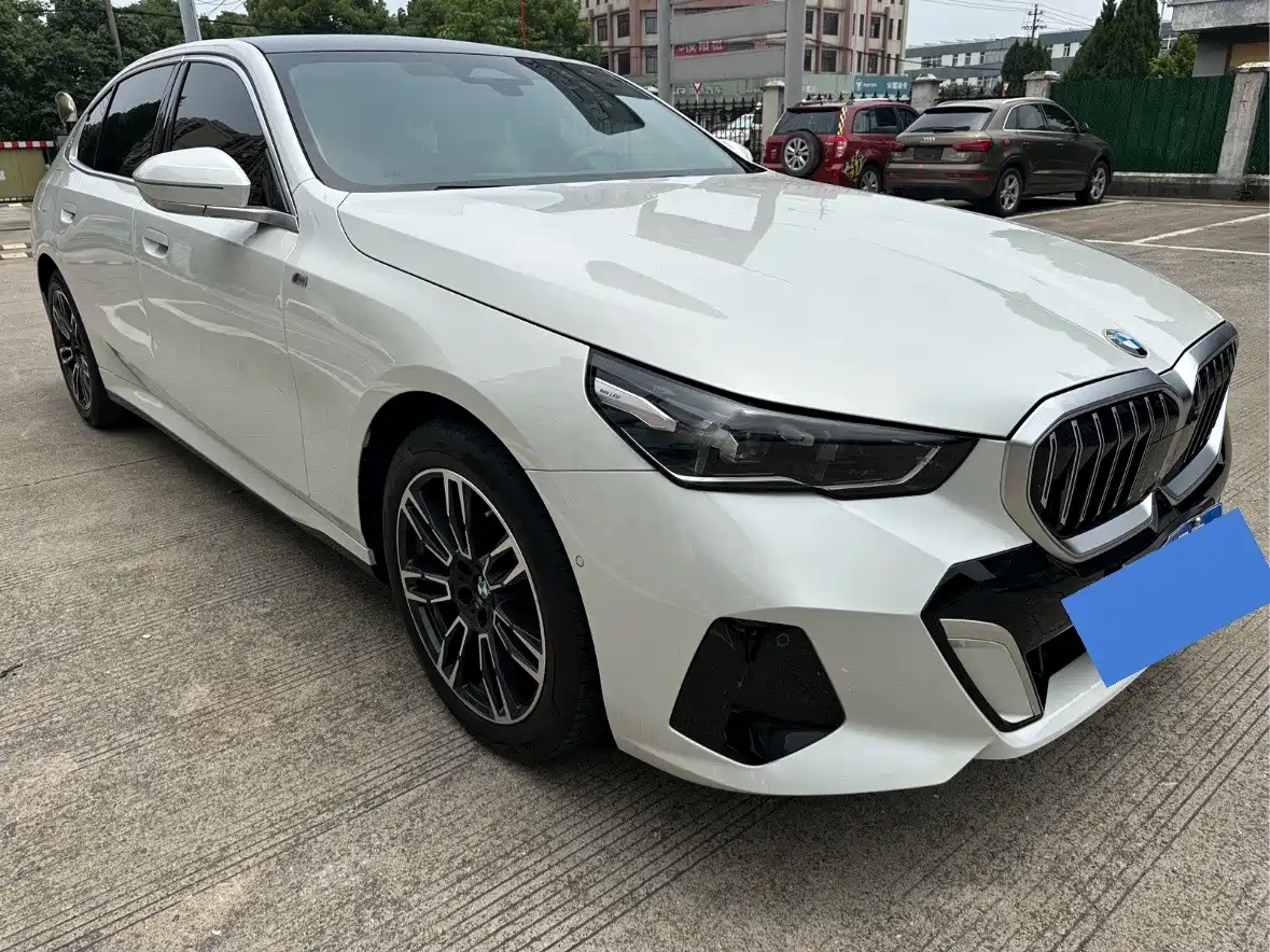 BMW 5 Series 2024 525Li M Sport Package фото 3