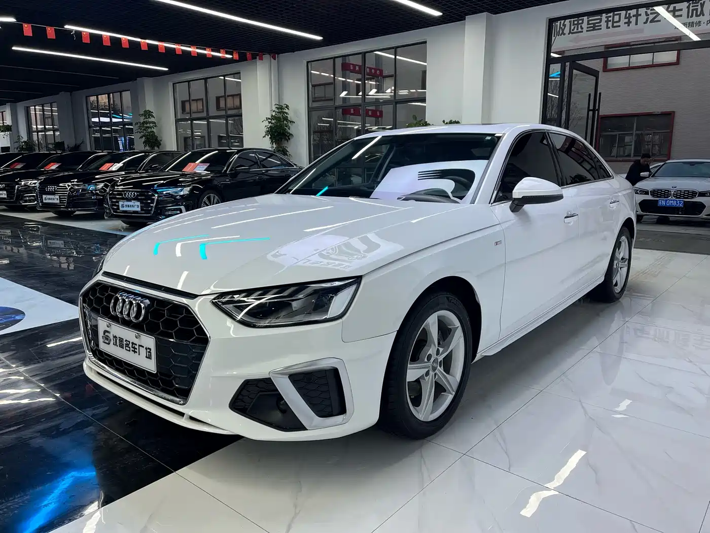 Фото 1 - Audi A4L