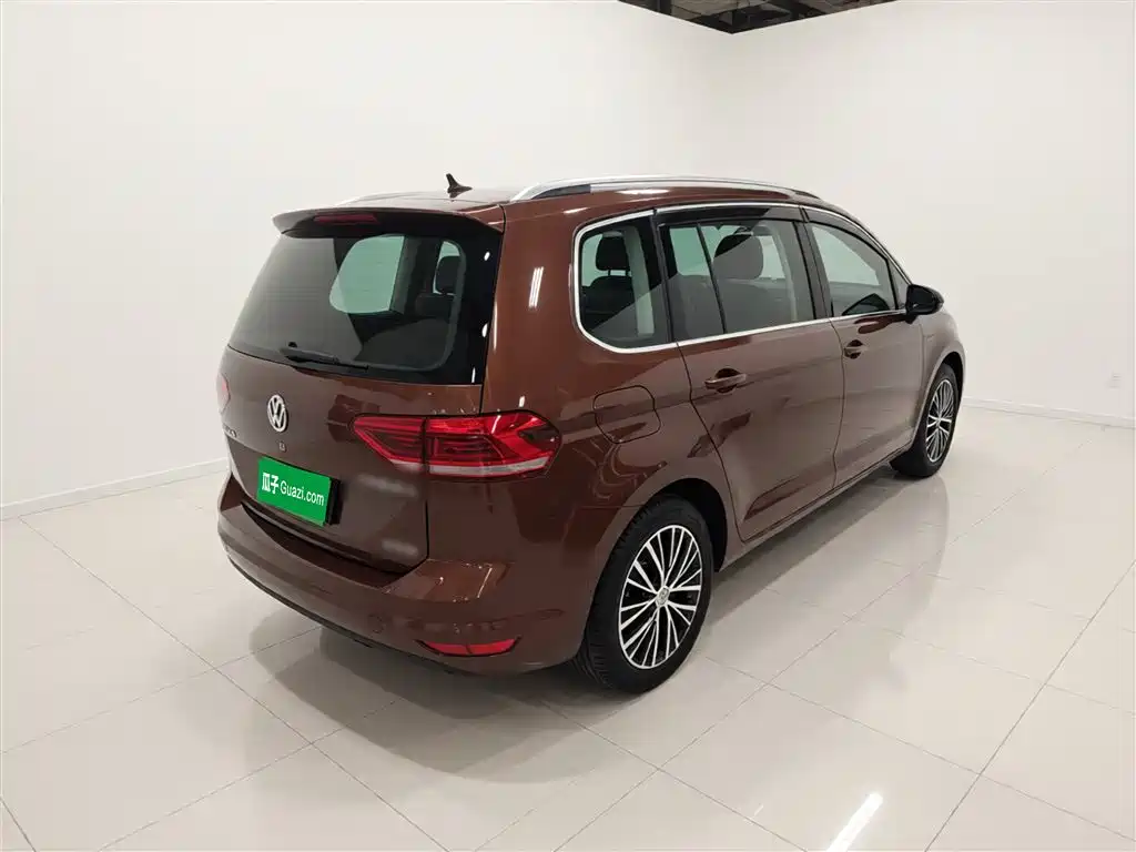 Volkswagen Touran 2016 Touran L 330TSI DSG Luxury фото 7