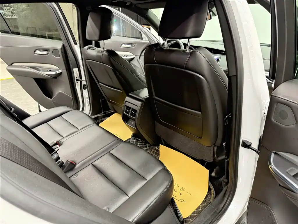 Cadillac XT4 2021 28T FWD Premium Edition фото 12