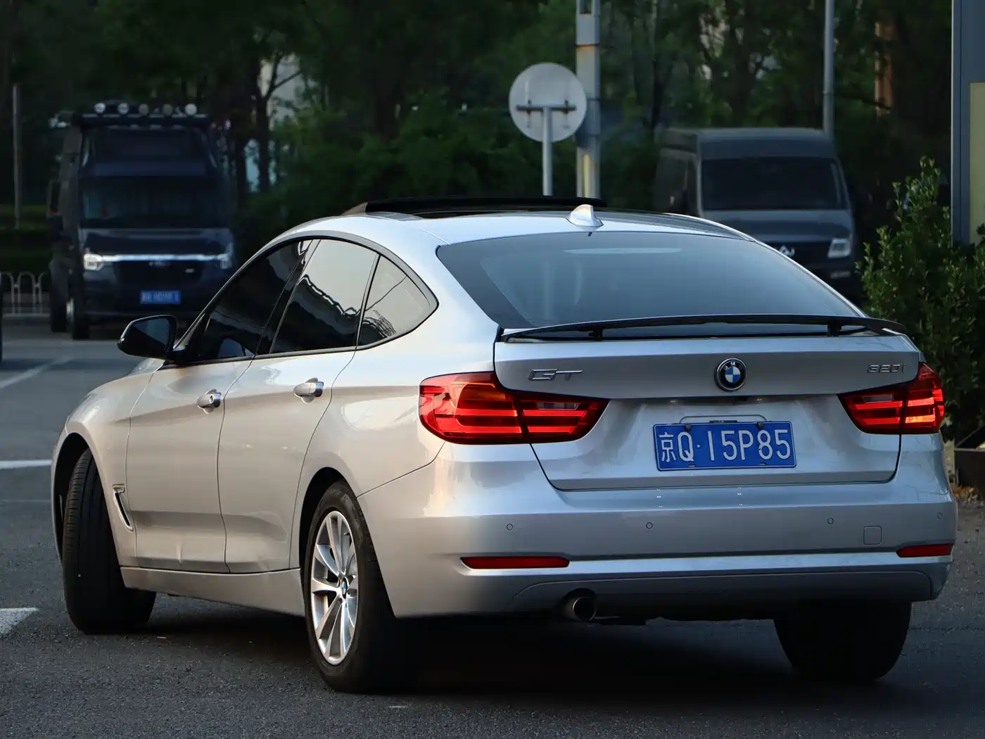 BMW 3 Series GT 2013 Model 320i Leading фото 9