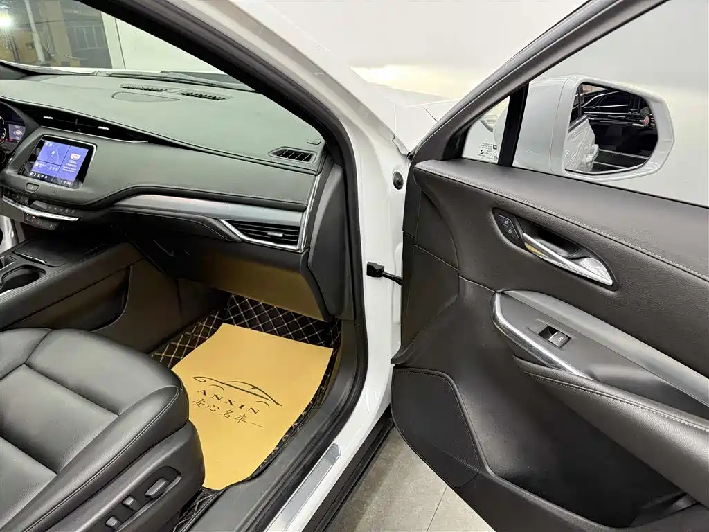 Cadillac XT4 2021 28T FWD Premium Edition фото 10
