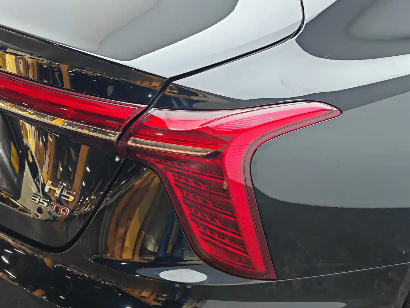 Hongqi H5 2024 1.5T DCT Smart Connect Flag Rhythm Edition фото 7