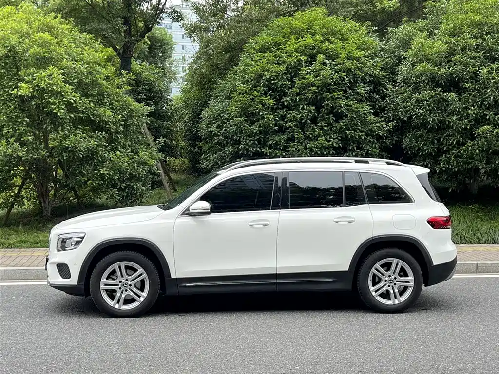 MERCEDES-BENZ GLB
