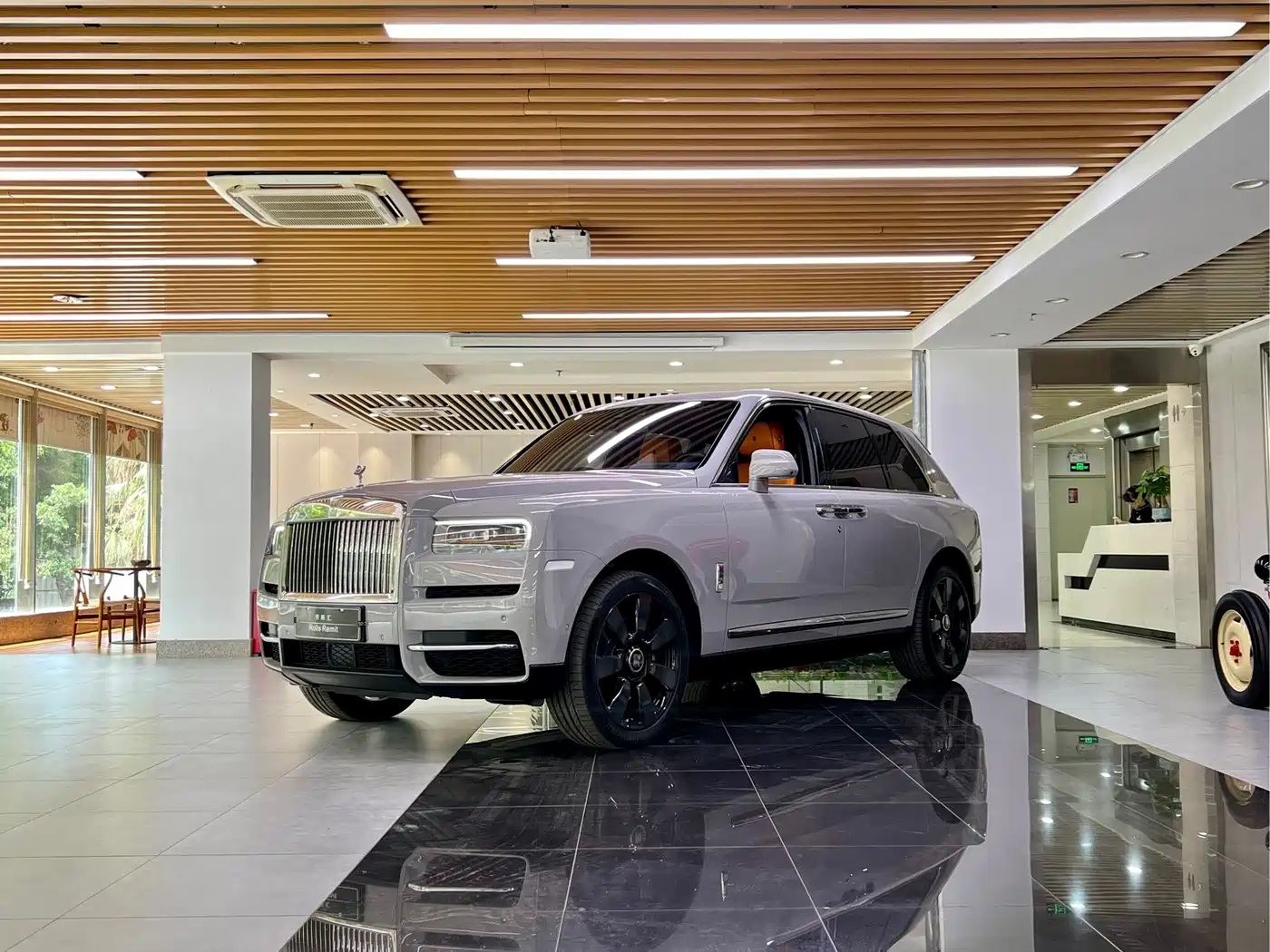 Rolls-Royce Cullinan 2018 5-Seater Version