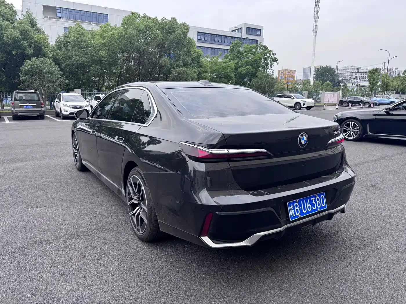 BMW 7 Series 2023 Model 735Li M Sport Package фото 6
