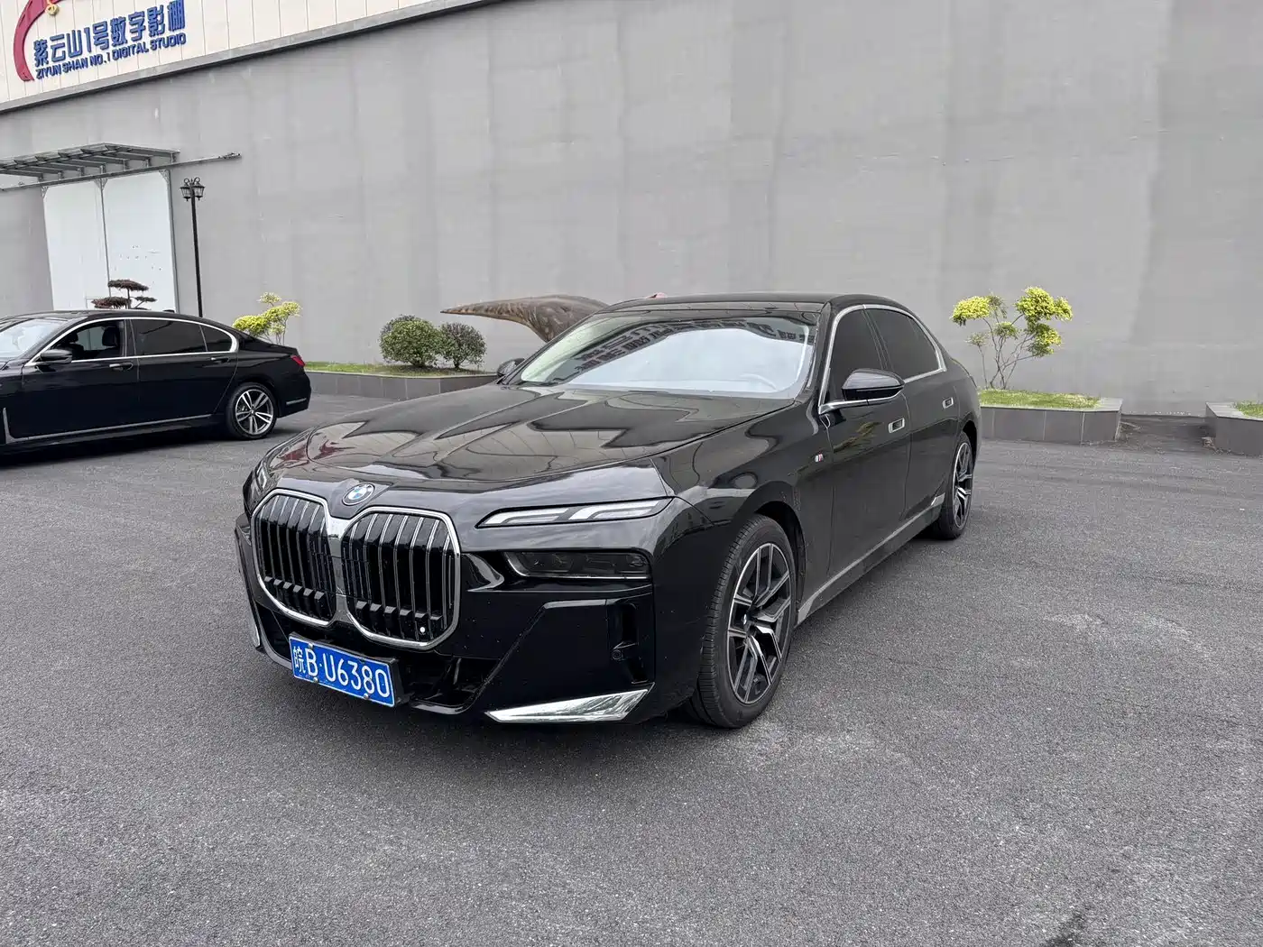 BMW 7 Series 2023 Model 735Li M Sport Package