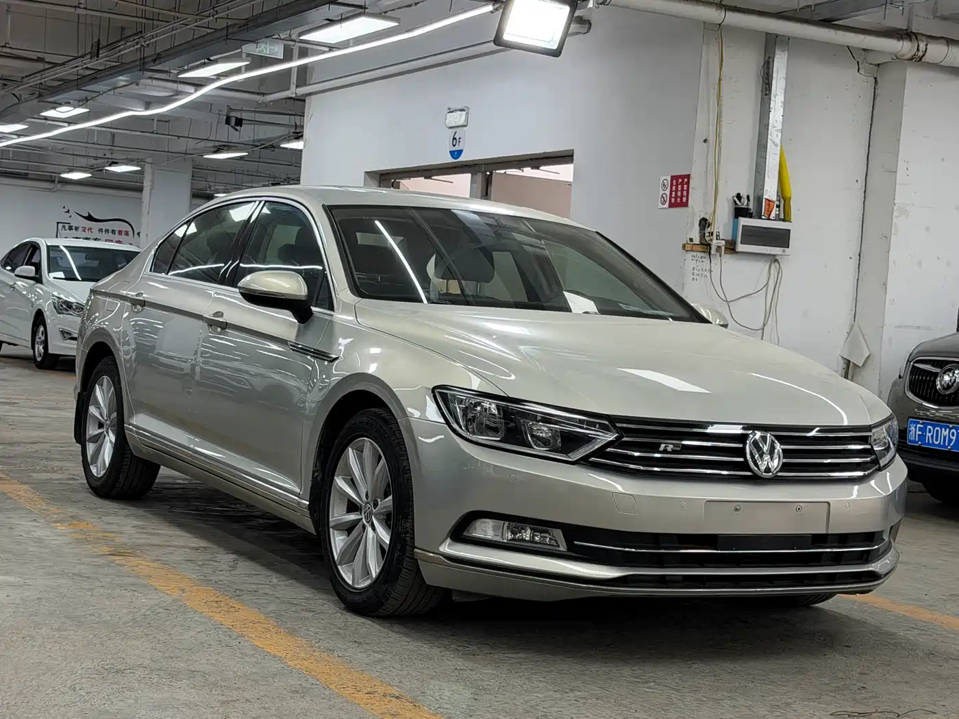 Volkswagen Magotan 2017 330TSI DSG Leading фото 2
