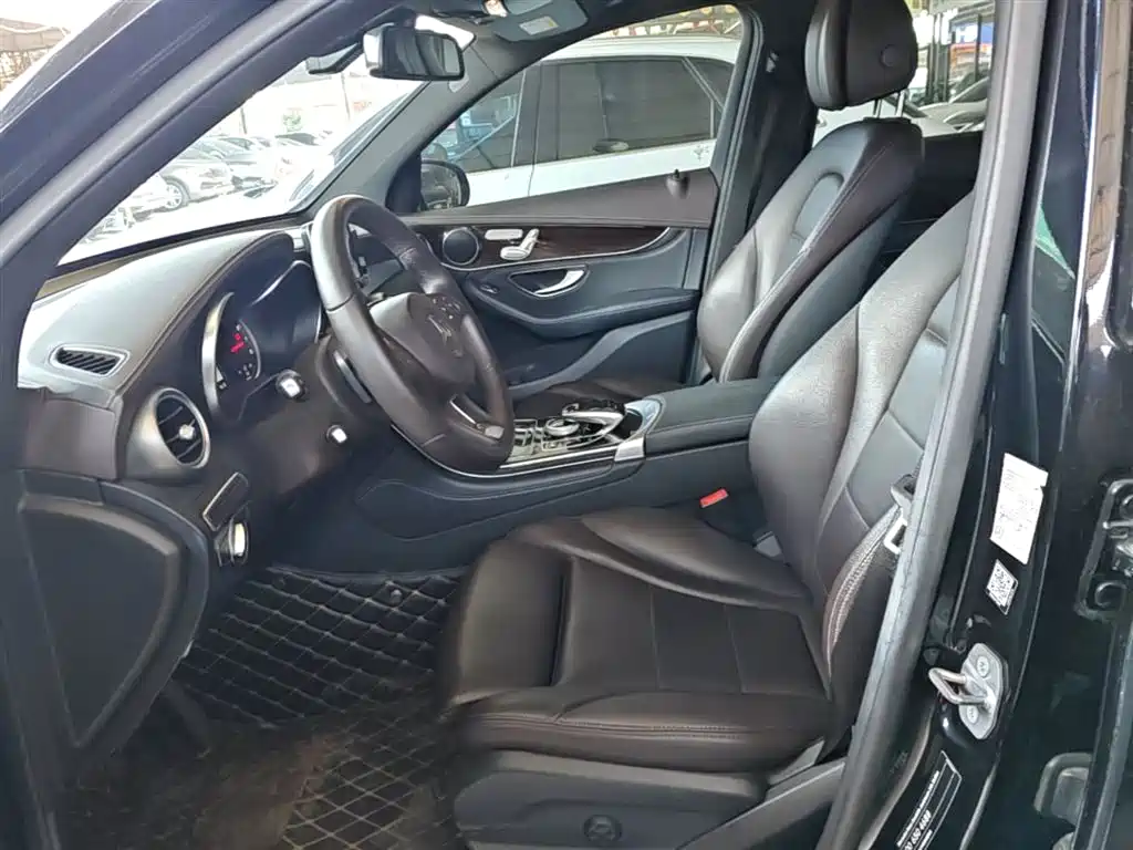 Mercedes-Benz GLC 2018 Facelift GLC 260 4MATIC Dynamic фото 15