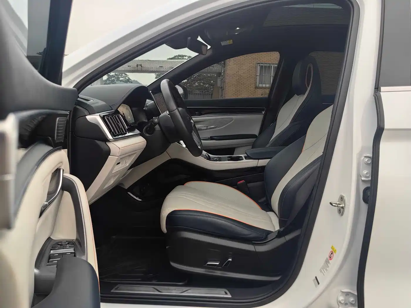 BYD Song PLUS PHEV 2024 Glory Edition DM-i 150km Flagship PLUS фото 16