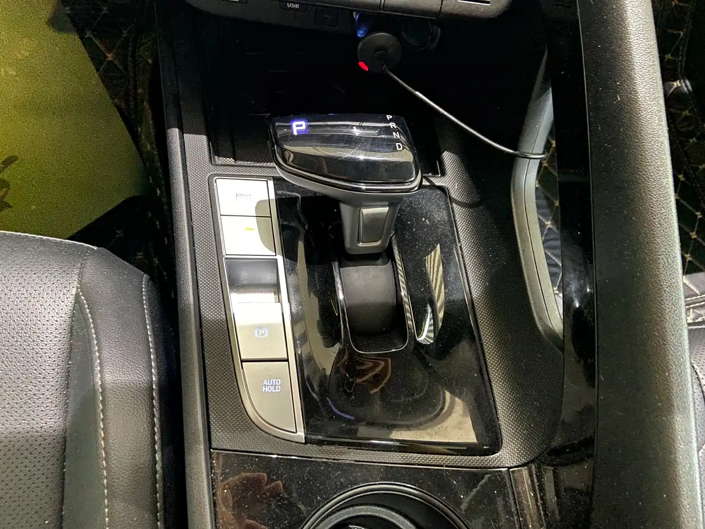 Hyundai Elantra 2023 Model 1.5L CVT LUX Premium Edition фото 24