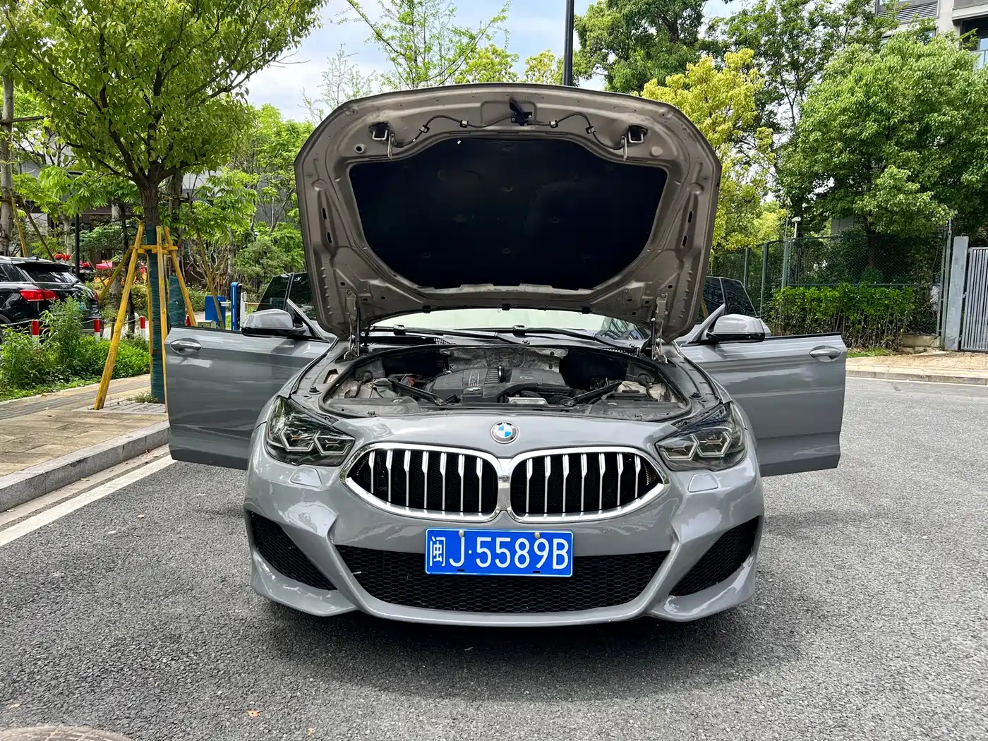 BMW 5 Series GT 2010 535i Leading Model фото 25