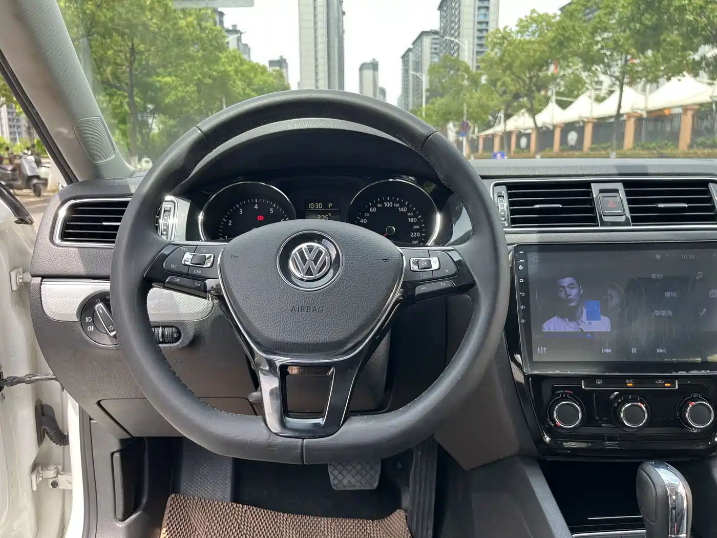 Volkswagen Sagitar 2017 1.6L Automatic Comfort фото 17