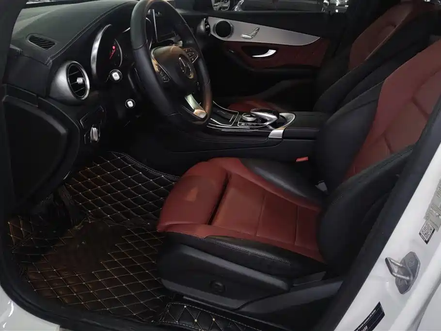 Mercedes-Benz GLC Coupe 2018 GLC 200 4MATIC Coupe SUV фото 9